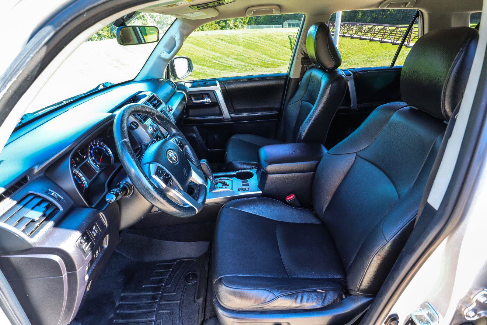 Used 2015 Toyota 4Runner SR5 AWD/4WD image 40
