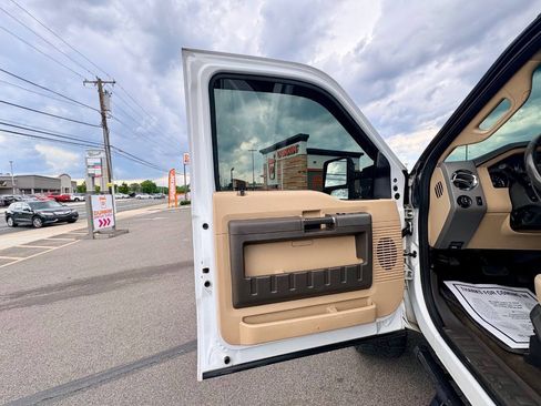 Used 2012 Ford F250 Lariat w/ Lariat Interior Pkg AWD/4WD image 16