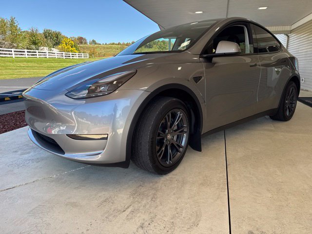 Used 2025 Tesla Model Y Long Range AWD/4WD image 9