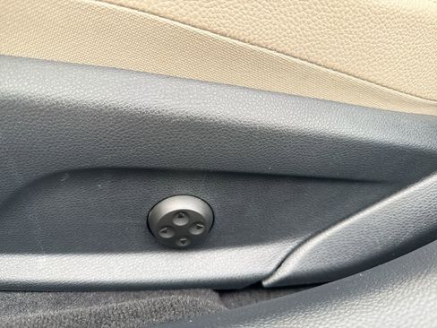 Used 2019 Mercedes-Benz C 300 Sedan image 12