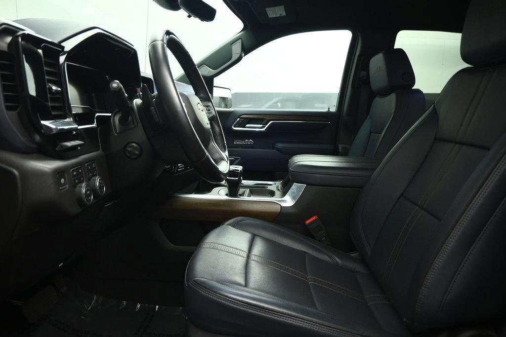 Used 2025 Chevrolet Silverado 1500 High Country w/ Technology Package AWD/4WD image 53