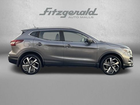 Used 2022 Nissan Rogue Sport SL w/ Premium Package image 3