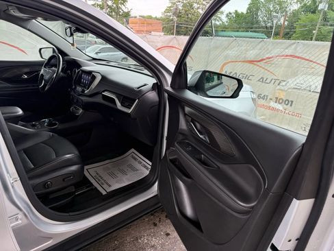 Used 2022 GMC Terrain SLT image 24