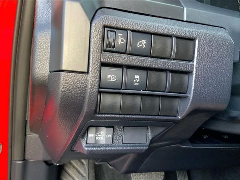 Used 2025 Toyota Tacoma SR AWD/4WD image 32