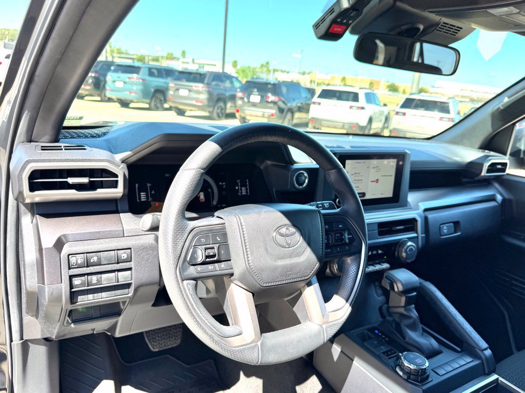 Used 2025 Toyota 4Runner SR5 AWD/4WD image 40