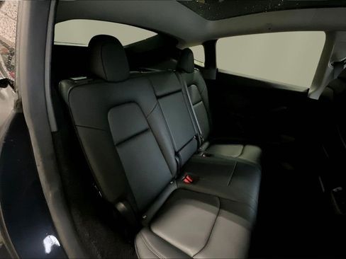 Used 2024 Tesla Model Y 2WD image 24