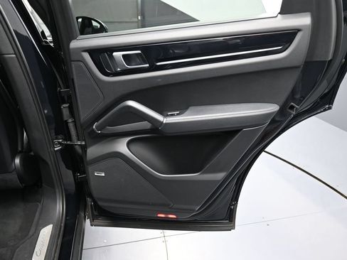 Certified 2022 Porsche Cayenne AWD/4WD image 26