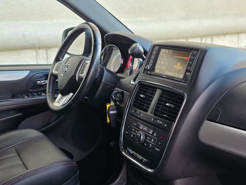 Used 2017 Dodge Grand Caravan GT image 17