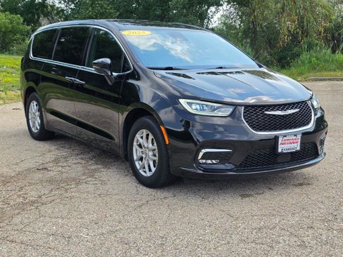 Used 2025 Chrysler Pacifica Select FWD image 17