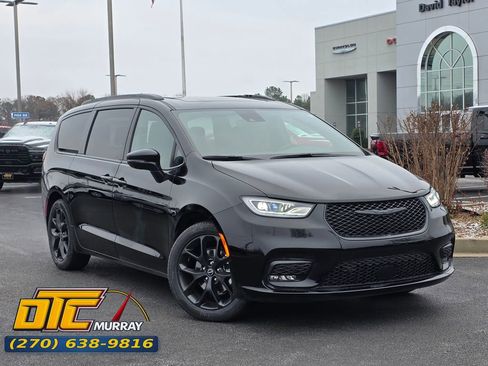 New 2026 Chrysler Pacifica Limited w/ S Appearance Package image 1