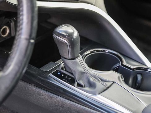 Used 2020 Toyota Camry SE image 20