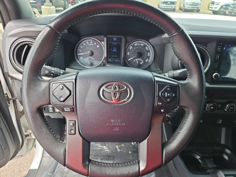 Used 2017 Toyota Tacoma TRD Off-Road w/ Tow Package (A/T) AWD/4WD image 14