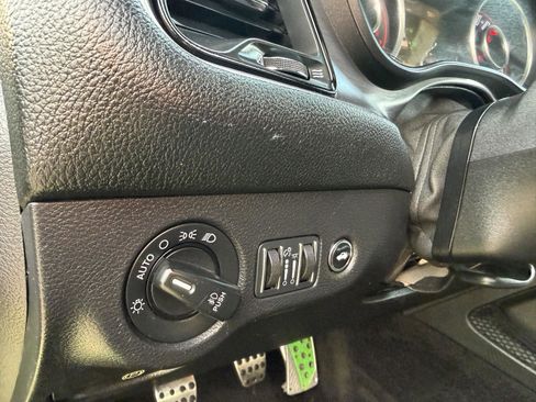 Used 2015 Dodge Challenger R/T image 25