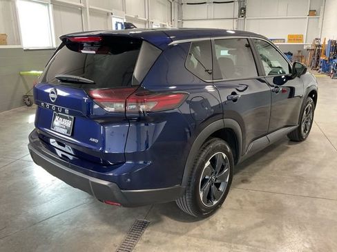 Used 2025 Nissan Rogue SV AWD/4WD image 6