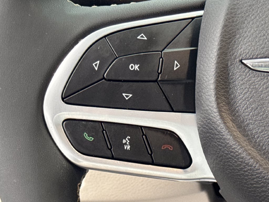 Used 2023 Chrysler Pacifica Touring-L FWD image 35