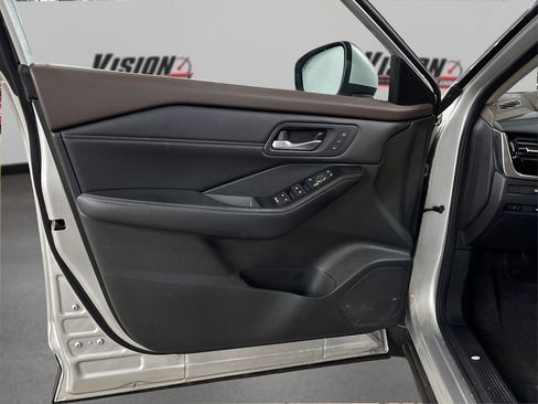 Used 2022 Nissan Rogue SL w/ SL Premium Package image 26