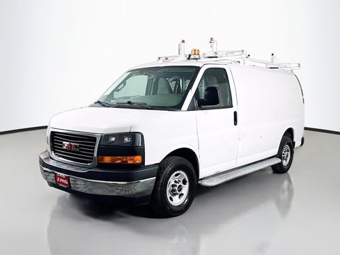 Used 2017 GMC Savana 2500 RWD image 1