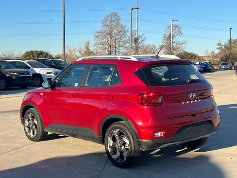 Certified 2025 Hyundai Venue SEL image 10