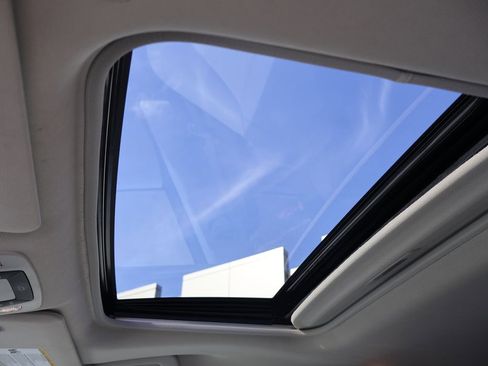 Used 2024 Toyota Sienna XLE image 18