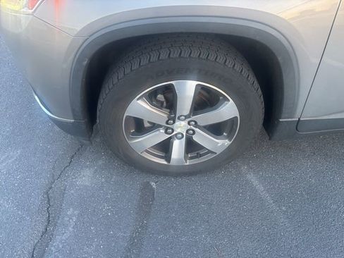 Used 2018 Chevrolet Traverse LT AWD/4WD image 16