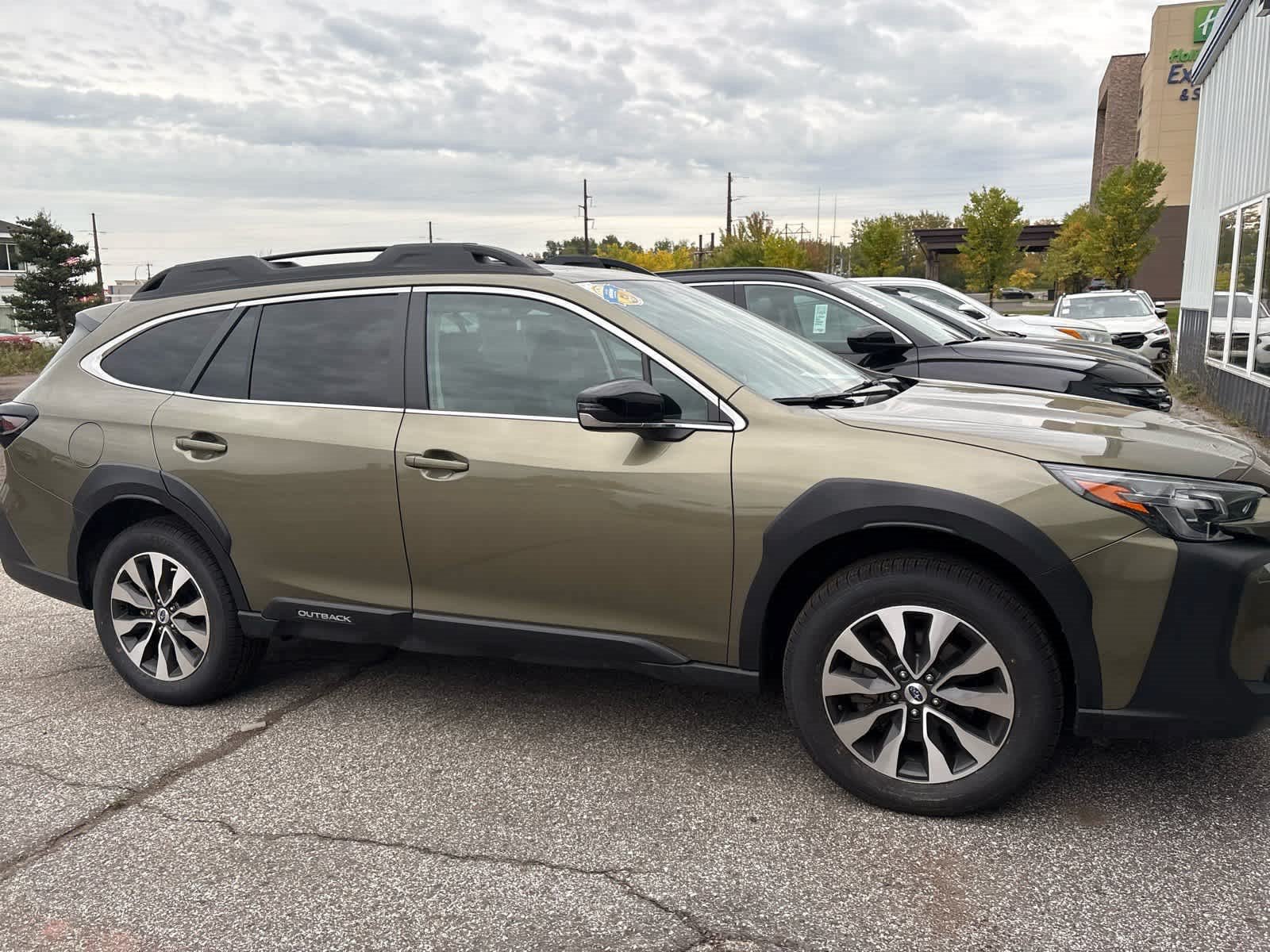 Used 2025 Subaru Outback Limited w/ Tech Package 3 AWD/4WD image 10