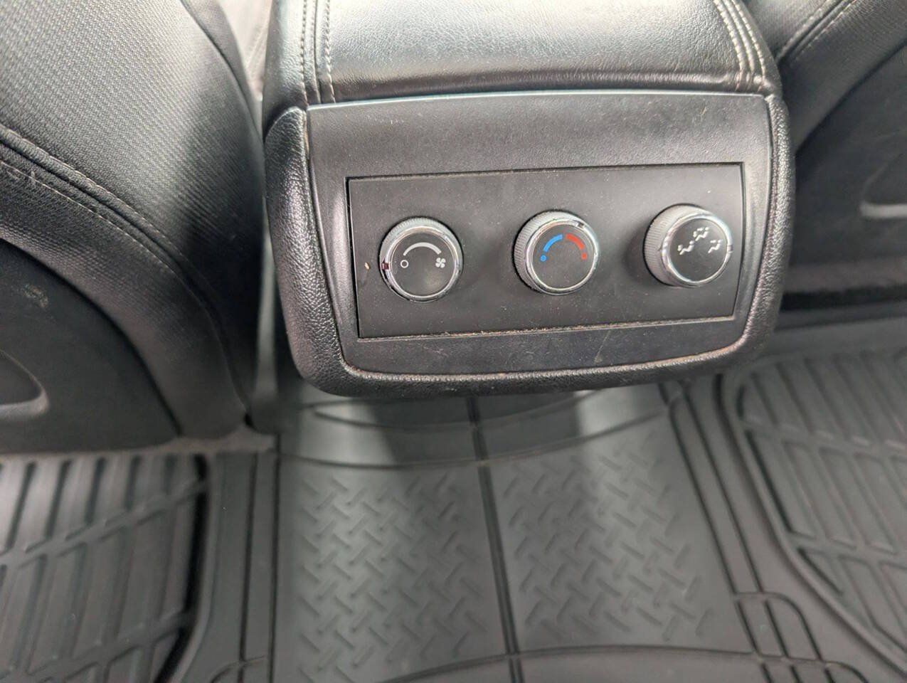 Used 2014 GMC Acadia SLE FWD image 39