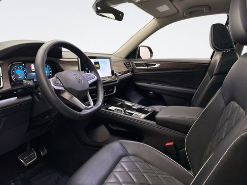 Used 2024 Volkswagen Atlas SEL Premium R-Line image 10