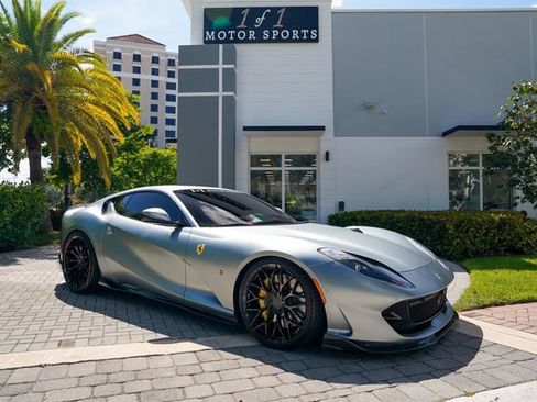 Used 2018 Ferrari 812 Superfast RWD image 1