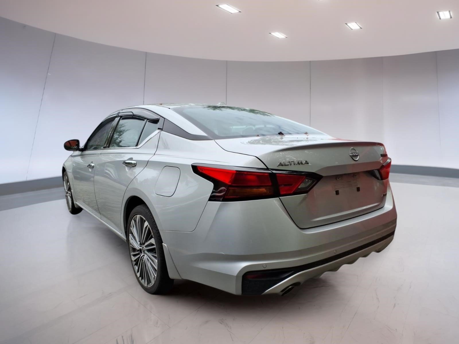 Used 2024 Nissan Altima 2.5 SL AWD/4WD image 3