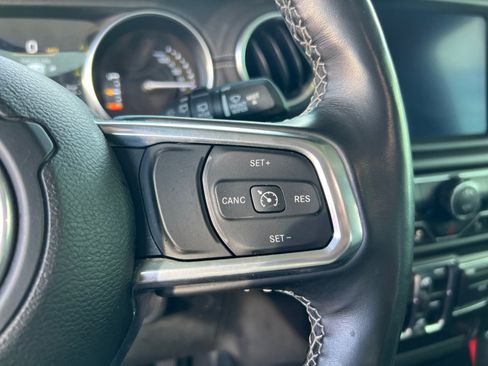 Used 2022 Jeep Wrangler Unlimited Sahara w/ Cold Weather Group image 15