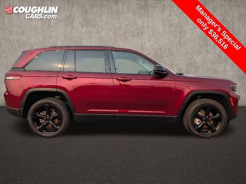 Used 2024 Jeep Grand Cherokee Limited w/ Black Appearance Package image 9