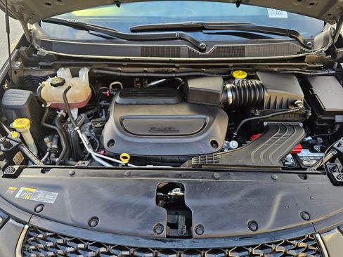 Used 2023 Chrysler Pacifica Touring-L image 28