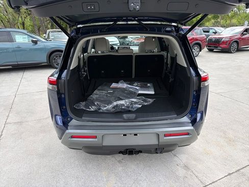New 2026 Nissan Pathfinder SL w/ SL Premium Package (P04) FWD image 30