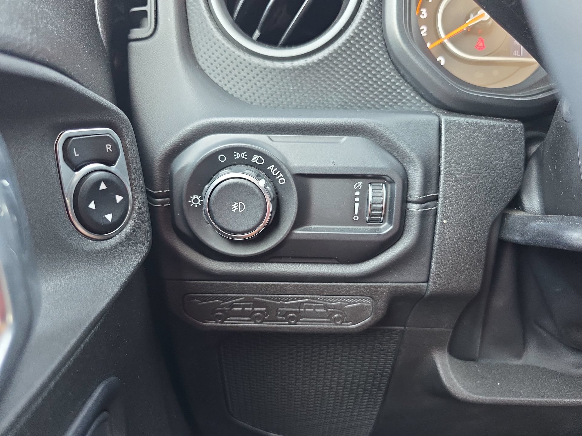 Used 2025 Jeep Wrangler Unlimited Rubicon AWD/4WD image 25