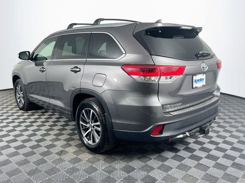 Used 2017 Toyota Highlander XLE AWD/4WD image 4