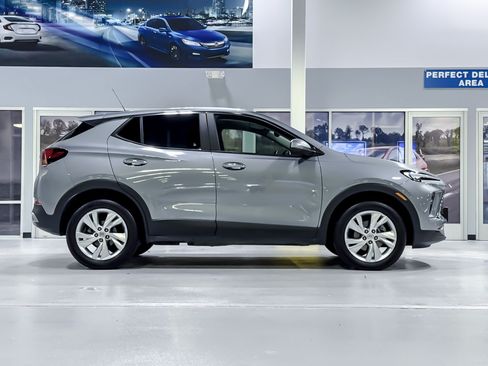Used 2025 Buick Encore GX Preferred AWD/4WD image 8