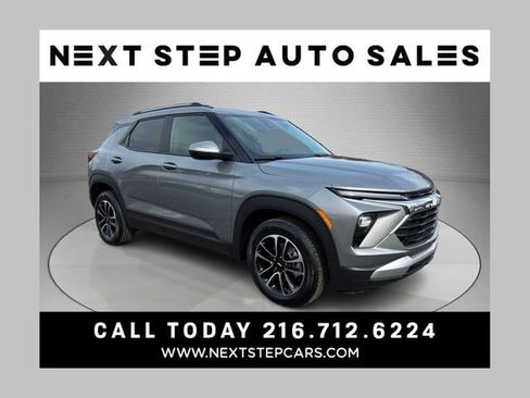 Used 2024 Chevrolet TrailBlazer LT w/ LT Cold Weather Package image 1