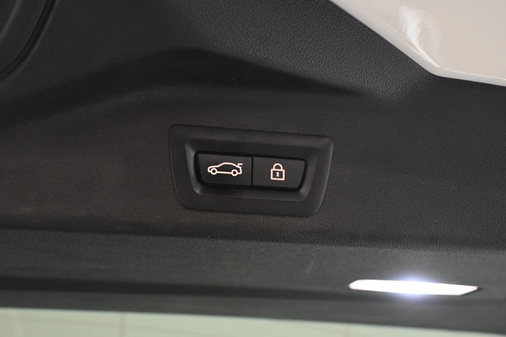 Used 2023 BMW X5 xDrive40i w/ Parking Assistance Package AWD/4WD image 36