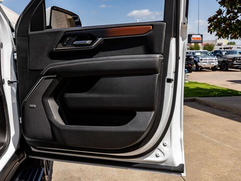 Used 2026 GMC Yukon Denali w/ Sun & Power Step Package AWD/4WD image 31