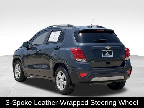 Used 2021 Chevrolet Trax LT w/ LT Convenience Package FWD image 7