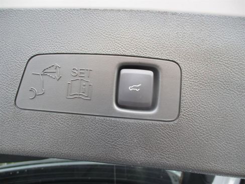 Used 2025 Lincoln Corsair FWD image 9