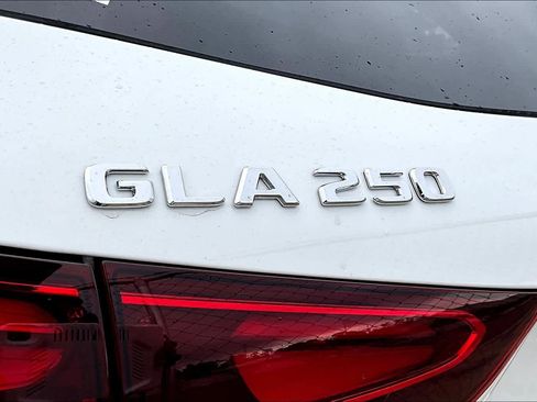 Used 2025 Mercedes-Benz GLA 250 4MATIC image 15