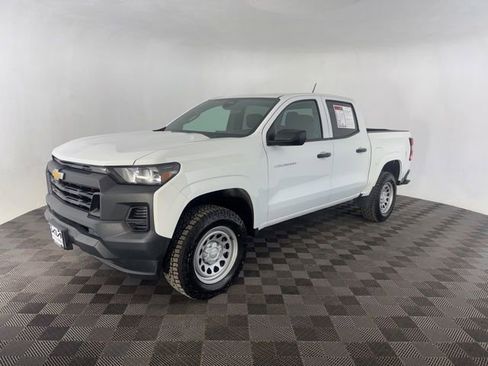 Used 2024 Chevrolet Colorado W/T RWD image 5