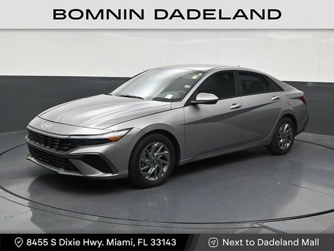 Used 2024 Hyundai Elantra SEL FWD image 1