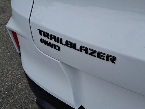 Used 2023 Chevrolet TrailBlazer RS w/ Convenience Package AWD/4WD image 36