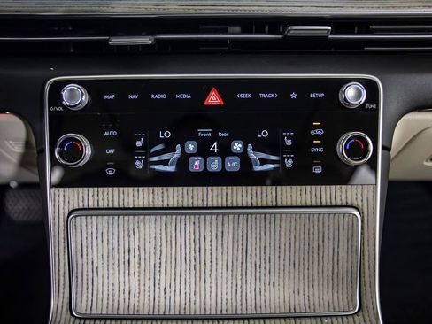 Used 2025 Genesis GV80 2.5T Prestige image 33