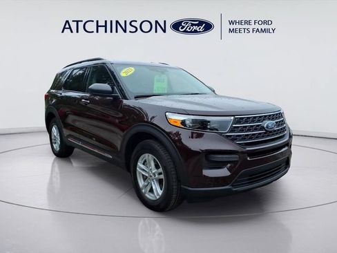 Used 2023 Ford Explorer XLT AWD/4WD image 3