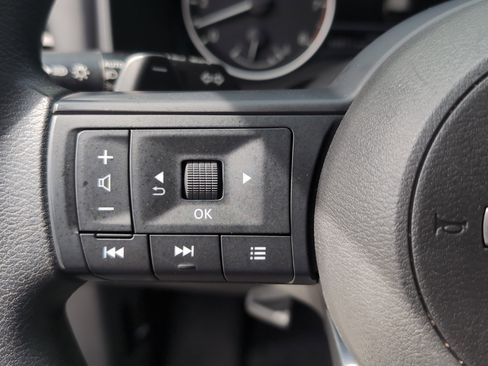 Used 2024 Nissan Rogue SV image 19