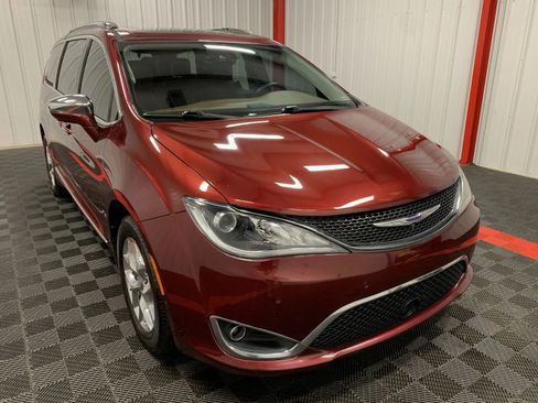Used 2019 Chrysler Pacifica Limited w/ Advanced Safetytec Group image 6