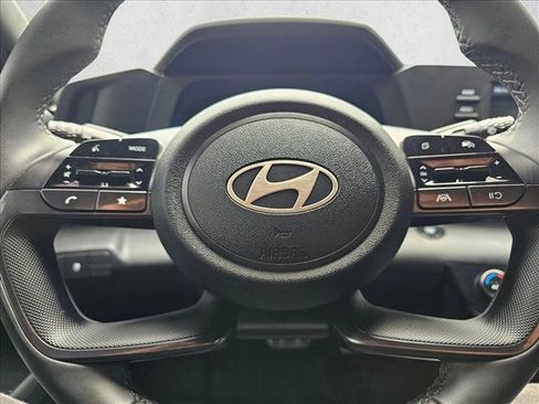 Used 2025 Hyundai Elantra Sport FWD image 21
